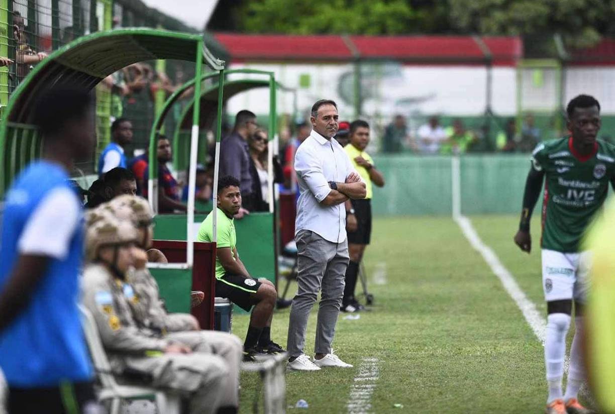 A Hernán ‘La Tota’ Medina no le faltó el bombón durante su debut como entrenador del Marathón.