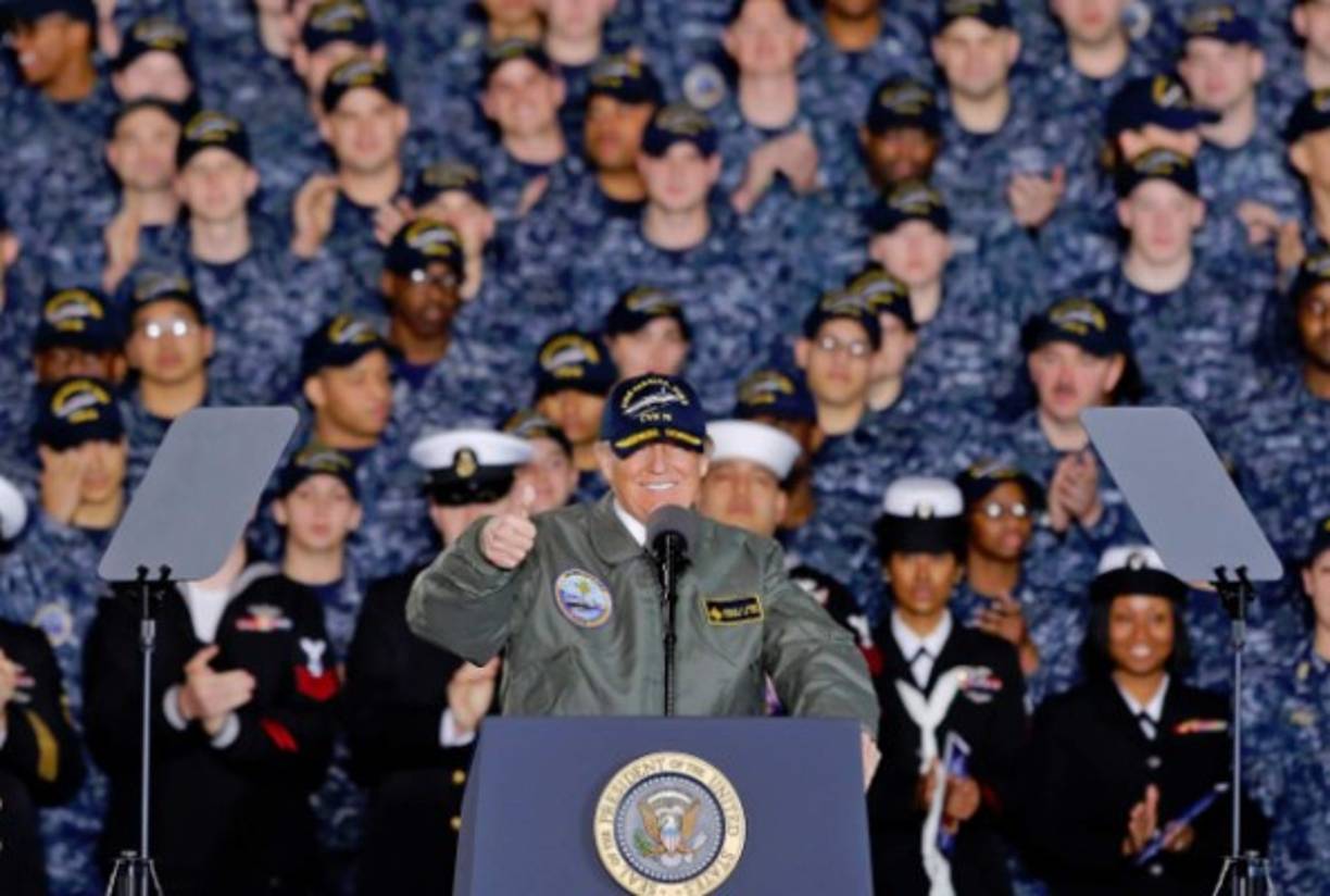 Estados Unidos cuenta con 10 portaviones, más de 8,000 tanques y unas 14 mil aeronaves de guerra. Además tiene 72 submarinos nucleares y convencionales y más de un millón y medio de militares.