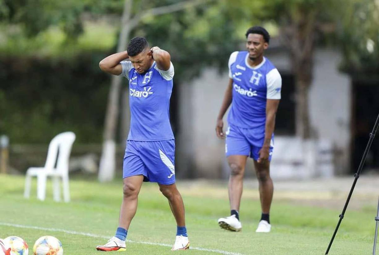 Bryan Acosta: Con él comienzan las sorpresas. El jugador del FC Dallas estará en el mediocampo de Honduras para el choque ante los ticos.