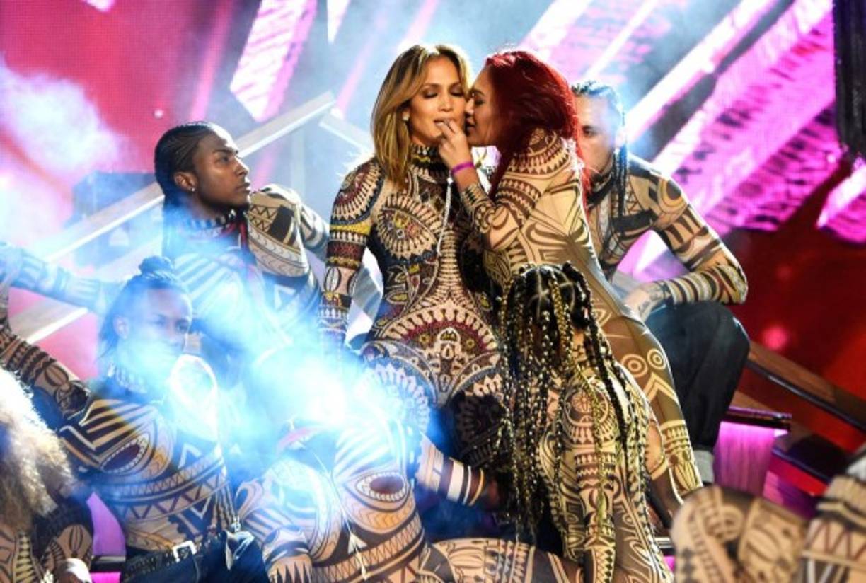 La sensualidad en el escenario de Jennifer López.