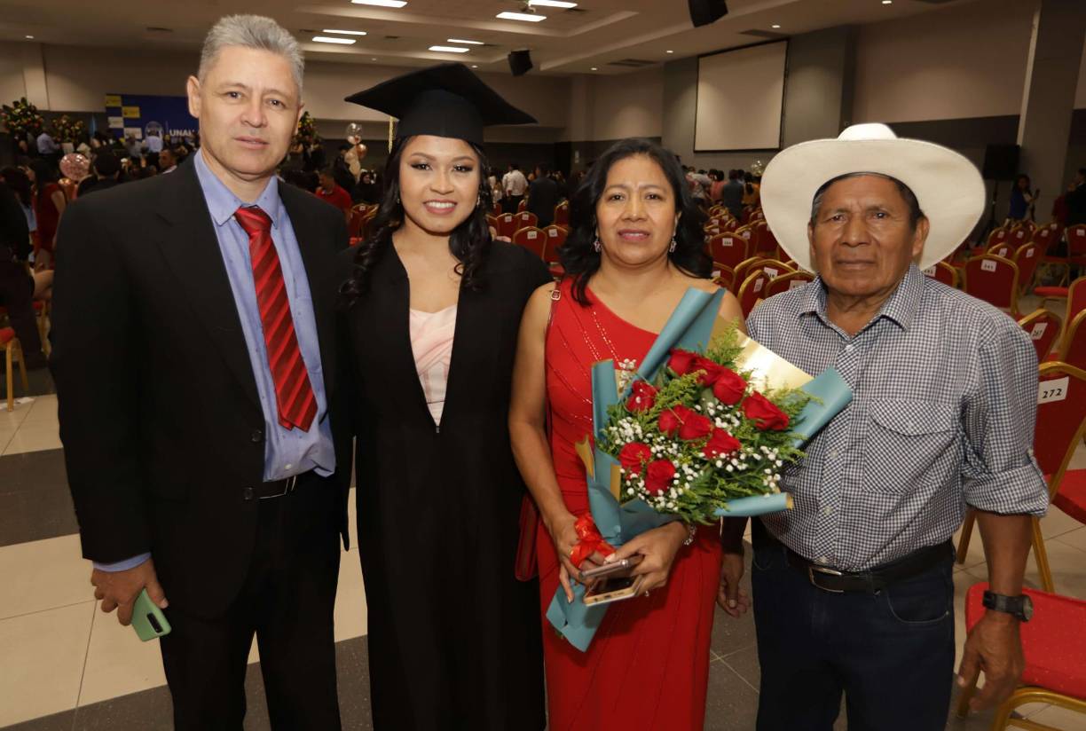 Noel Enamorado, Diana Enamorado, Marily Hernández y Francisco Hernández