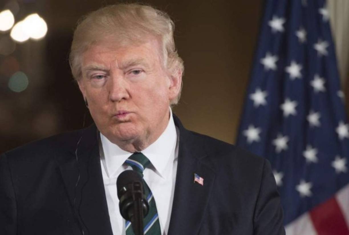 Donald Trump quiere resultados inmediatos a sus políticas migratorias contra los indocumentados en Estados Unidos. Para ello, el Departamento de Justicia de EUA busca reasignar jueces de inmigración de forma temporaria en 12 ciudades, con el objetivo de impulsar las deportaciones de inmigrantes con antecedentes criminales, según medios estadounidenses. Entre las ciudades que destacan en el nuevo plan se encuentran Nueva York, Los Ángeles, Miami, Nueva Orleans, San Francisco, Baltimore, El Paso, Nebraska y Phoenix. Dichas urbes fueron elegidas porque tienen una gran población de indocumentados.