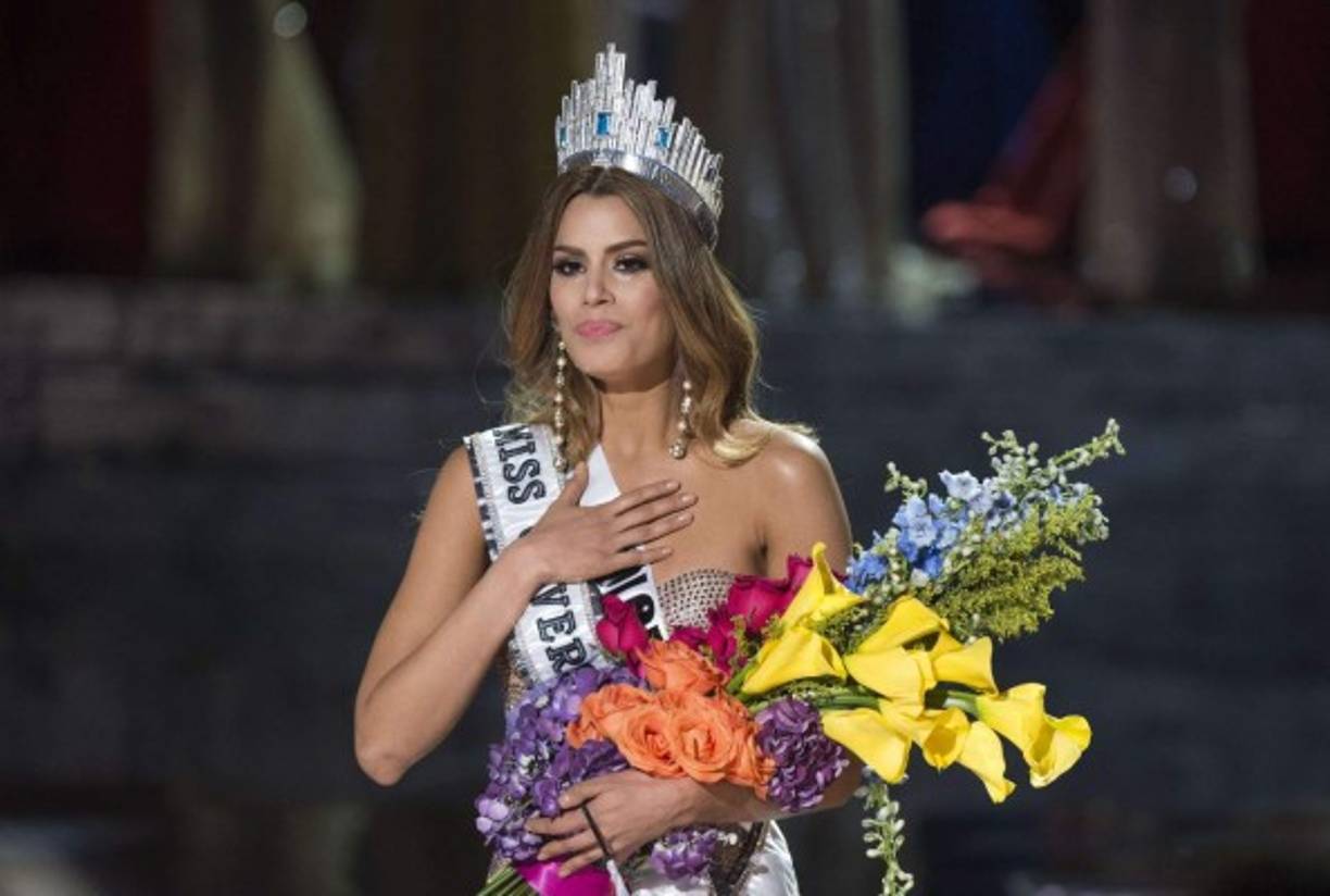 La gala de Miss Universo 2015 cerró con polémica cuando Steve Harvey anunció que la ganadora era la aspirante colombiana Ariadna Gutiérrez y, a los pocos minutos, volvió a salir al escenario para comunicar que se había equivocado y que la vencedora era en realidad la filipina Pia Wurtzbach.