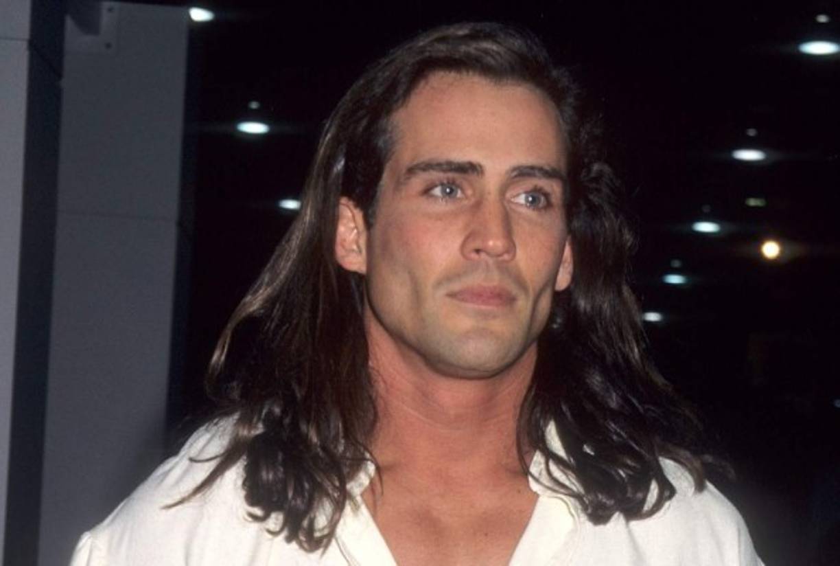 William Lara, protagonista de la serie 'Tarzan: The Epic Adventures', falleció junto a su esposa, Gwen Shamblin Lara, fundadora de una iglesia que vinculó el cristianismo con la pérdida de peso, y otras cinco personas después de que la avioneta en la que viajaban se estrellara en EE.UU., informó la congregación.<br/><br/>