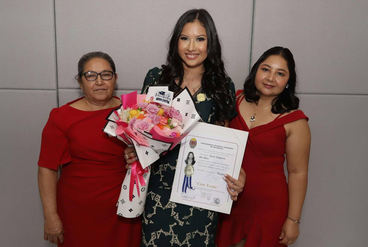 Aderia Díaz, Keila Paz y Rosibel Cárcamo