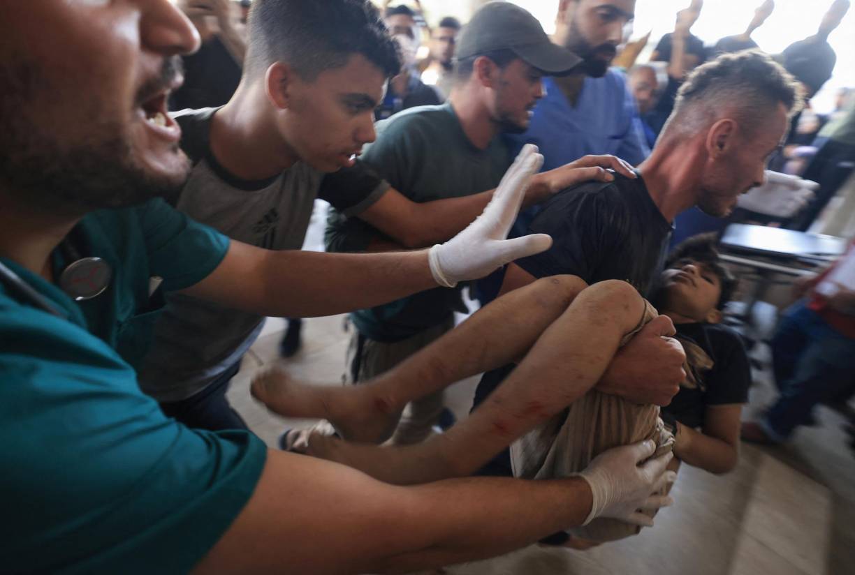 Desde el 7 de octubre, los bombardeos israelíes causaron al menos 8.525 muertos en la Franja de Gaza, incluyendo muchos niños, según las autoridades de Salud de Hamás.