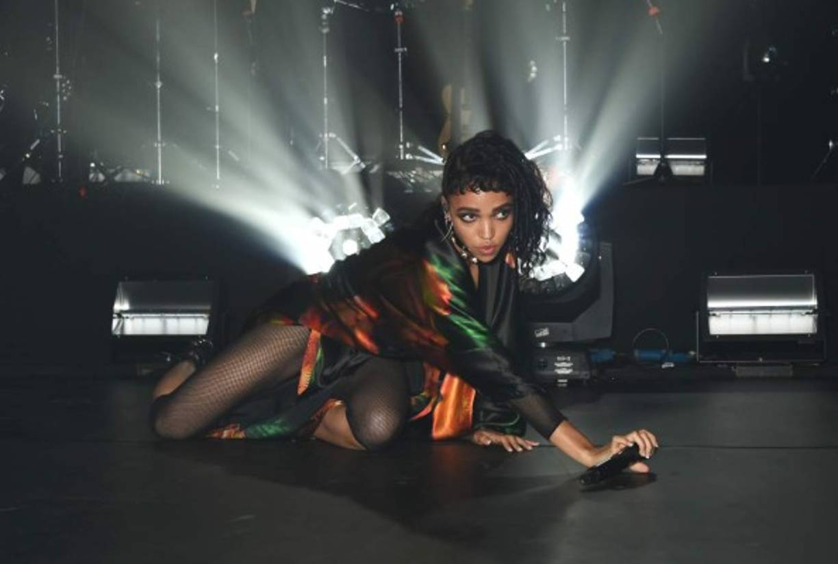 Y no nos defraudó al dar un show en una fiesta exclusiva de MAC Cosmetics en el marco de la Semana de la Moda de Londres, este jueves