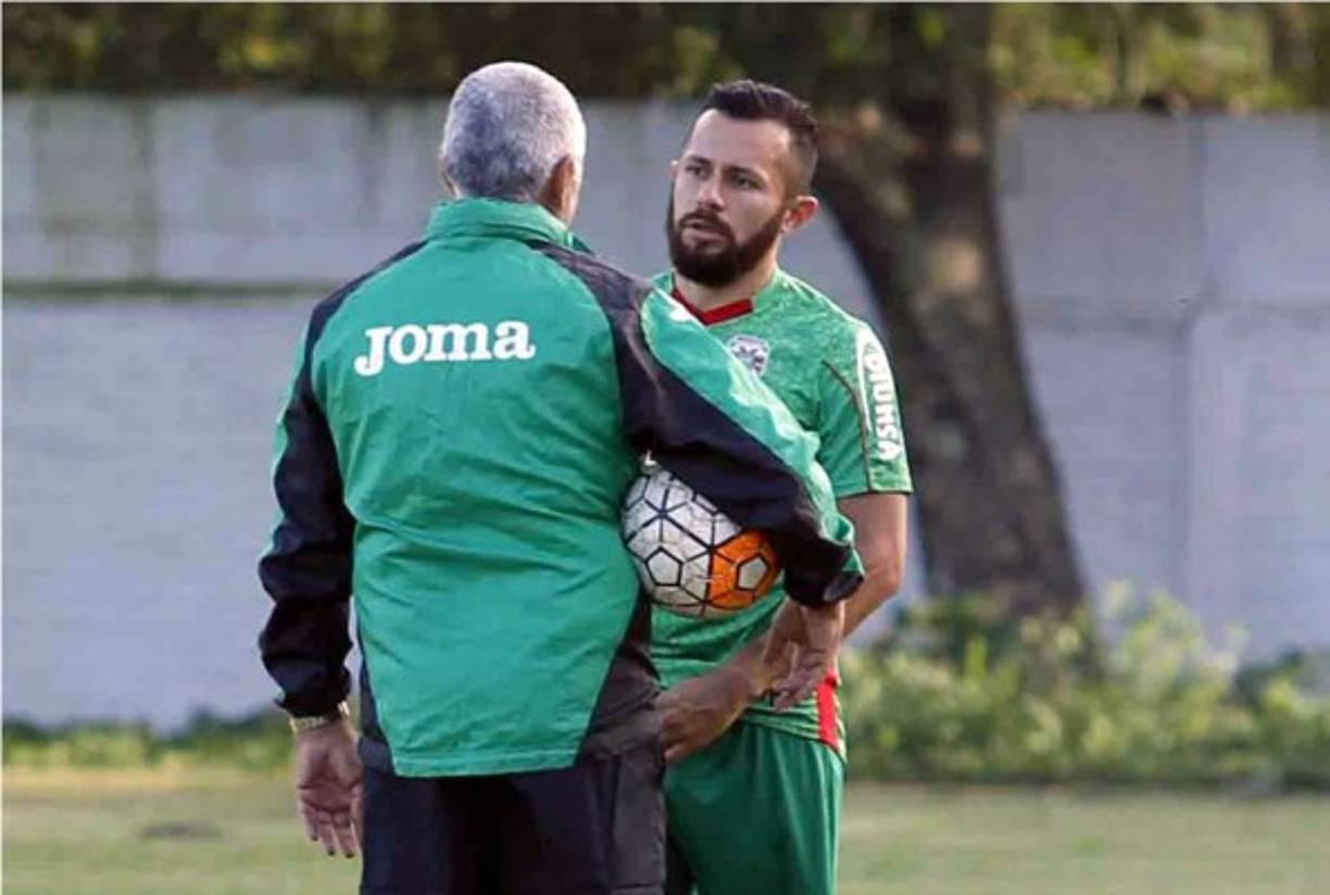 Alfredo Mejía se quedaría en el Marathón, ya dialogó con el técnico Manuel Keosseián.