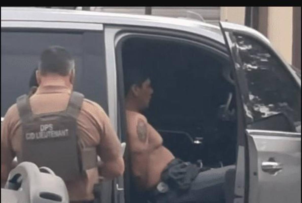 De las otras personas arrestadas no se conoce, por ahora, sus identidades, ni vínculos con el acusado del quíntuple homicidio, ni tampoco los cargos que enfrentan.