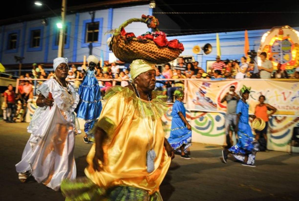 Santiago de Cuba, la segunda ciudad de la isla y cuna de la revolución de 1959, conmemoró con carnavales el 500 aniversario de su fundación, una de las primeras durante la colonización en América.