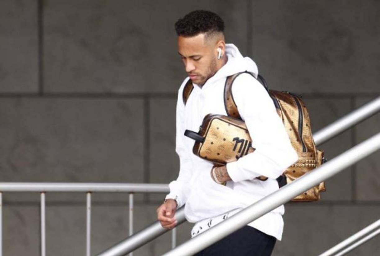 El Barcelona le ha advertido a Neymar a que sea ''completamente responsable'' y olvidarse hasta dentro de unos años de los carnavales de Río de Janerio y los cumpleaños de sus amistades.