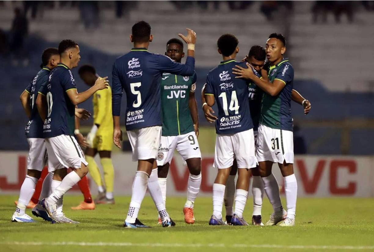 Los jugadores del Marathón celebrando el gol del 2-0 contra el Olimpia marcado por Kilmar Peña.