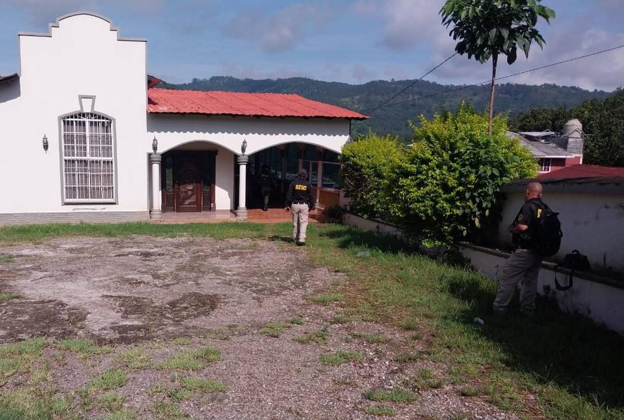 En detalle, el MP está asegurando 18 inmuebles, 12 vehículos y tres sociedades mercantiles, adquiridos durante su gestión como alcalde municipal de Lepaera.