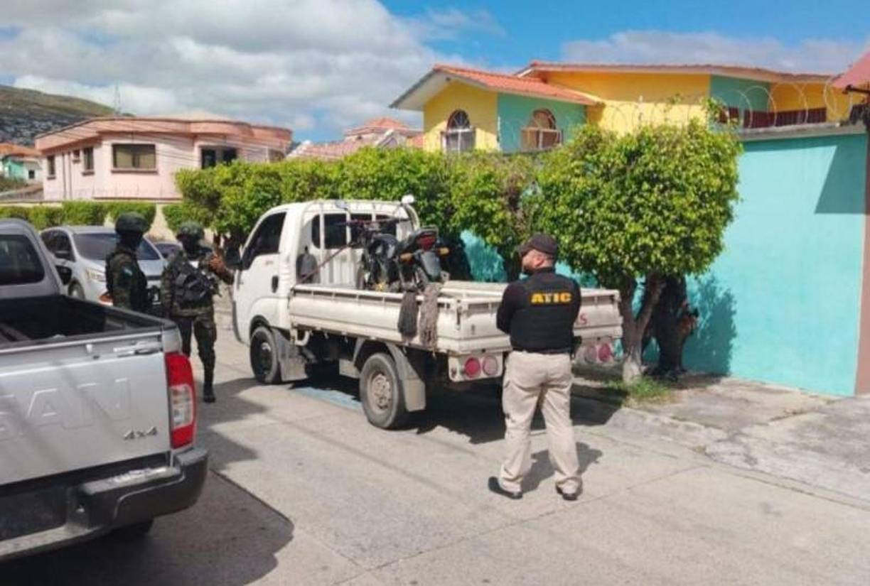 Se trata de René Eduardo Padilla Mena, quien fue arrestado ayer por agentes de la Atic tras un allanamiento de morada en la residencial Centroamérica Este de Comayagüela. 