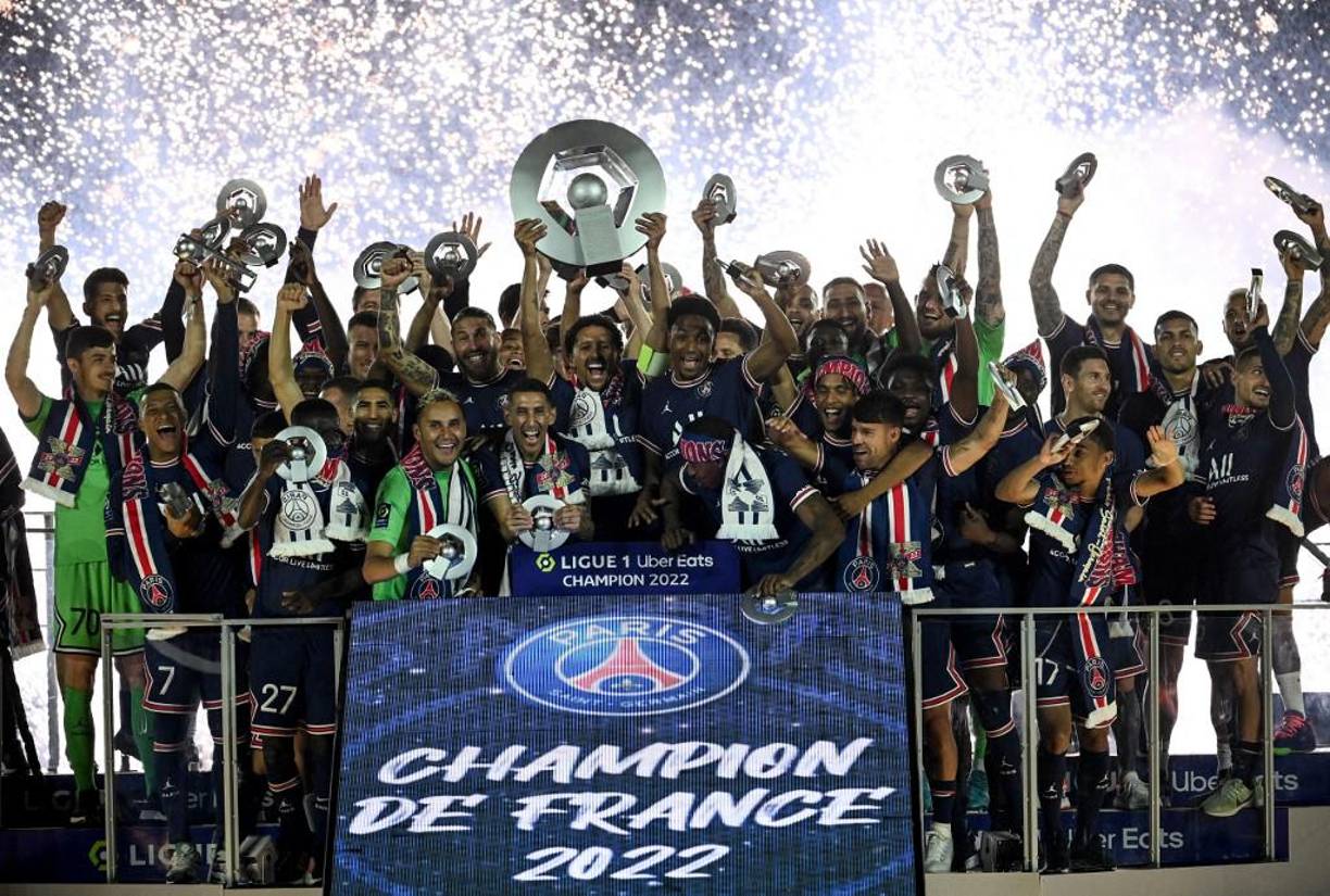 Tras el pitazo final, la plantilla del PSG festejó por todo lo alto el título de la Ligue 1.