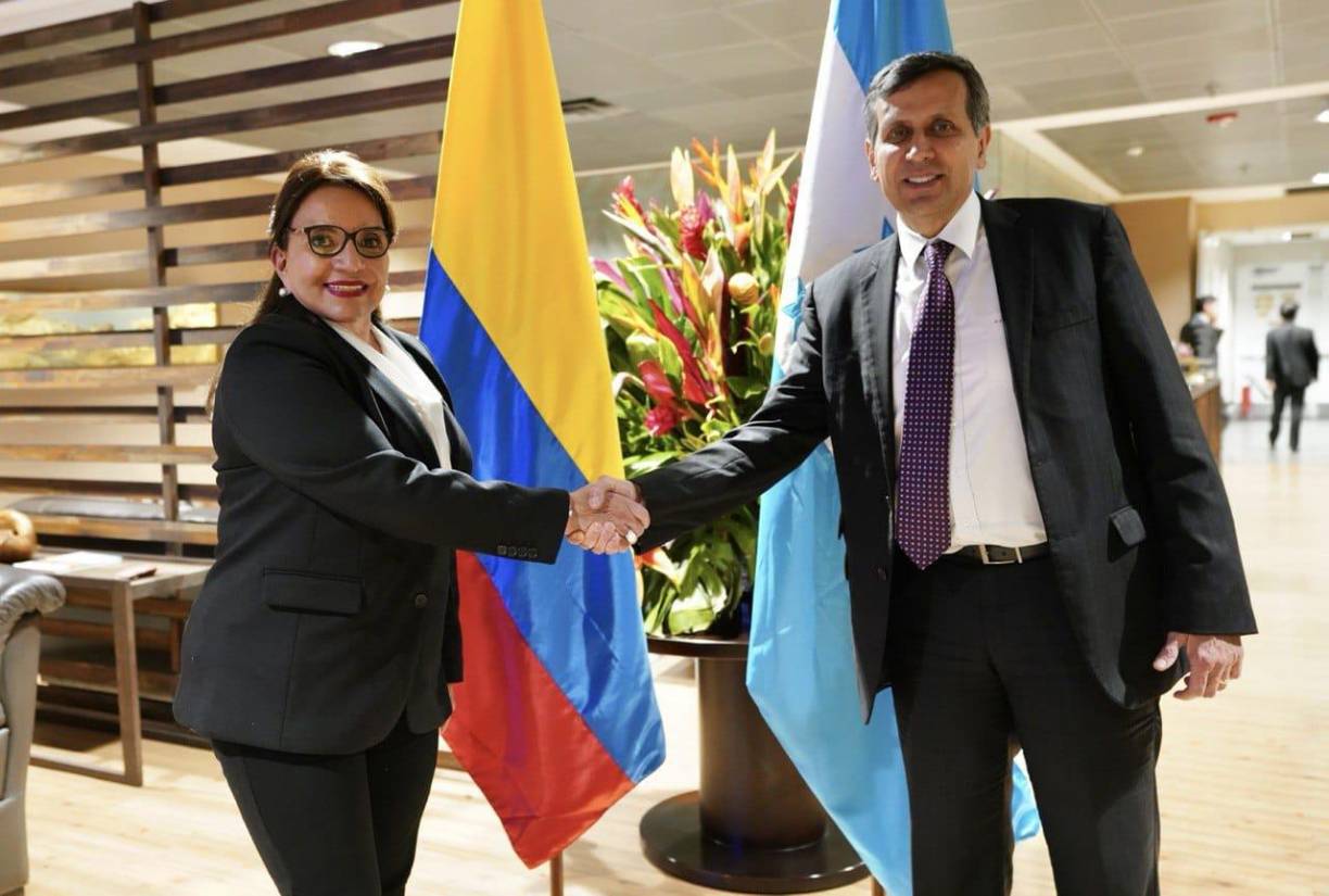 Xiomara Castro y Francisco Echeverri.