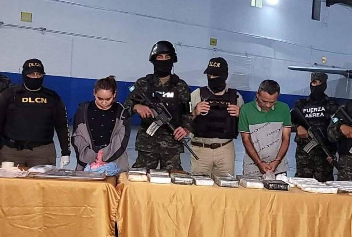 El pasado miércoles, agentes de la Dlcn detuvieron a José Francis Flores, de 47 años, y a Francia Abigail Flores, de 23, en el sector de Baracoa cuando presuntamente intentaban entregar un cargamento de droga en Puerto Cortés.