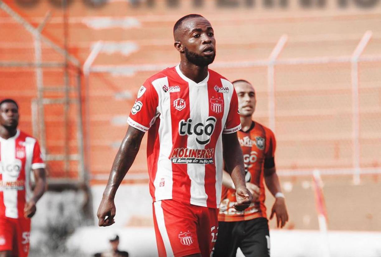 Gerson Chávez - El Real España podría reincorporar al mediocampista hondureño, quien está cedido en el Vida, donde ha sido titular este Torneo Apertura 2023.