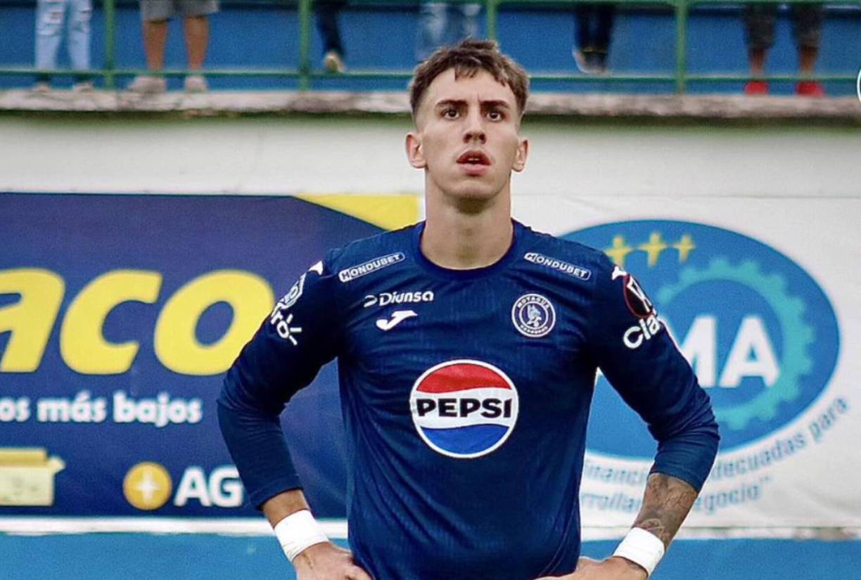 Rodrigo Auzmendi no terminó confirmando su relación con Laura, aunque señaló que fue a desayunar con la presentadora y se lleva muy bien con ella. 