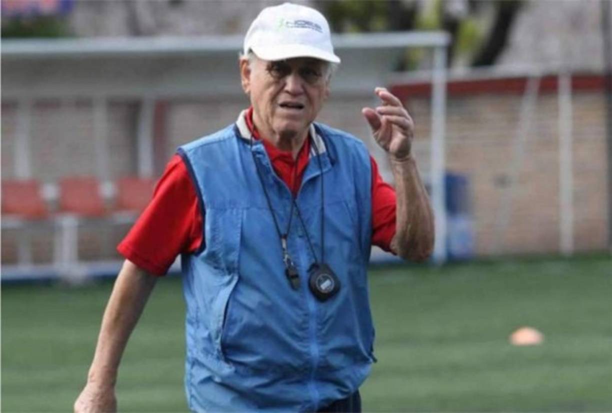 'El Maestro' fue entrenador hasta en la Liga de Ascenso, aquí mientras entrenaba a la UPNFM.