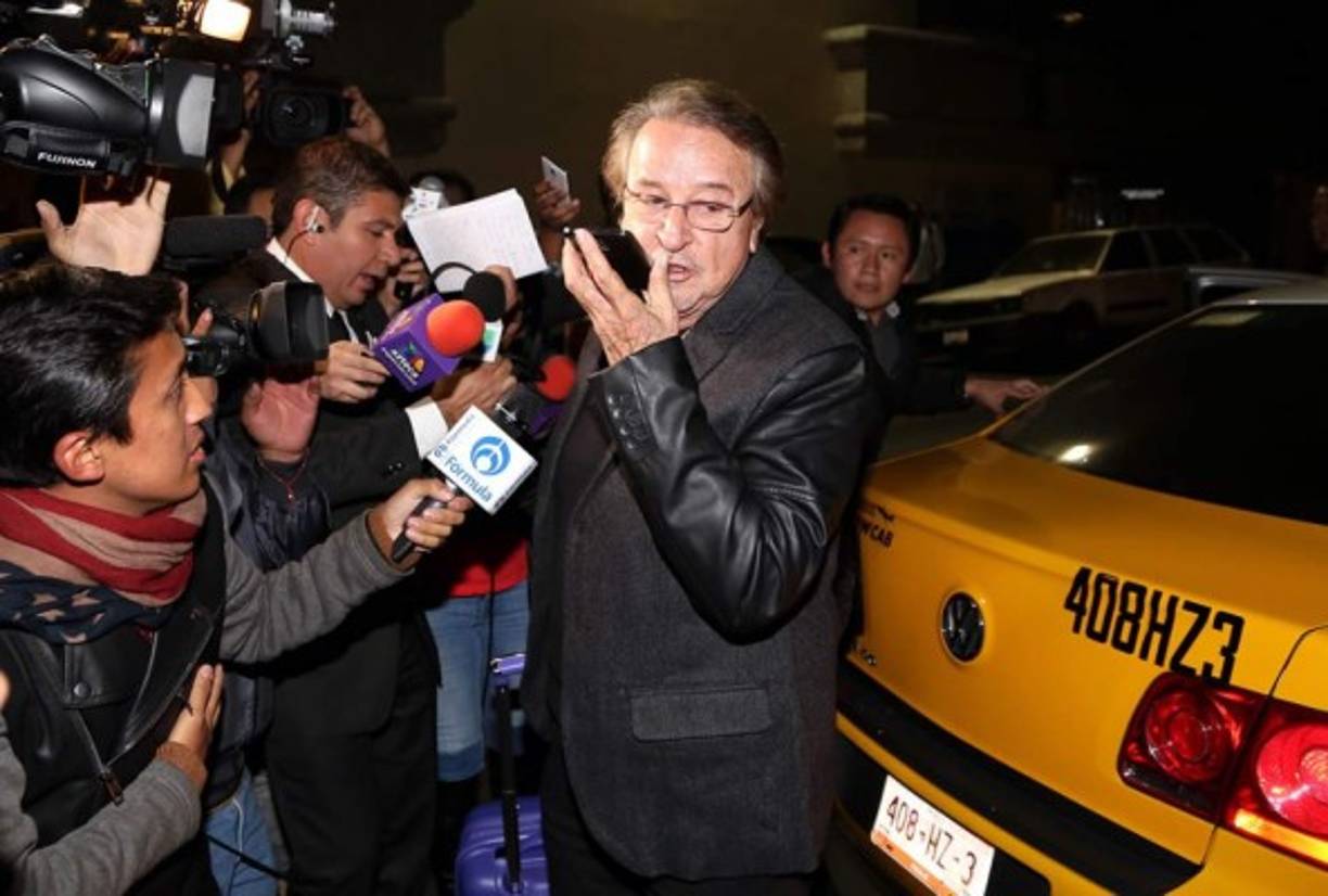 Carlos Villagrán, Kiko, apareció de sorpresa.