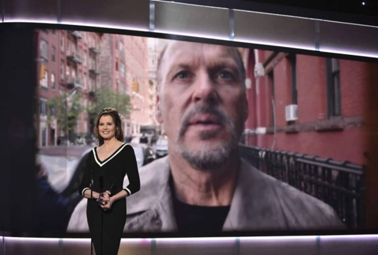 Michael Keaton, estrella de la cinta 'Birdman', recibió el premio a la Trayectoria.