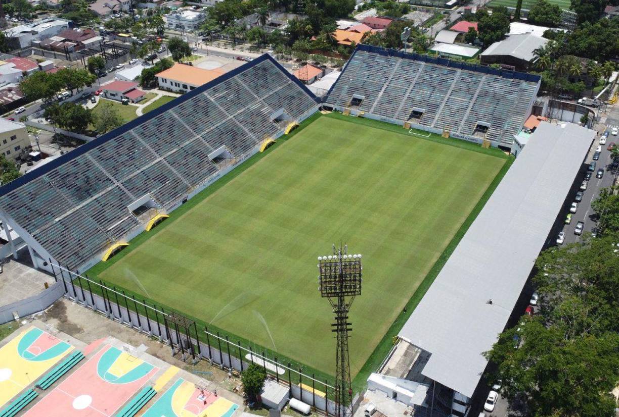 Mario Moncada informó que costo de la grama costó 21 millones de lempiras y adelantó que vienen una segunda parte de inversión en el estadio Morazán.