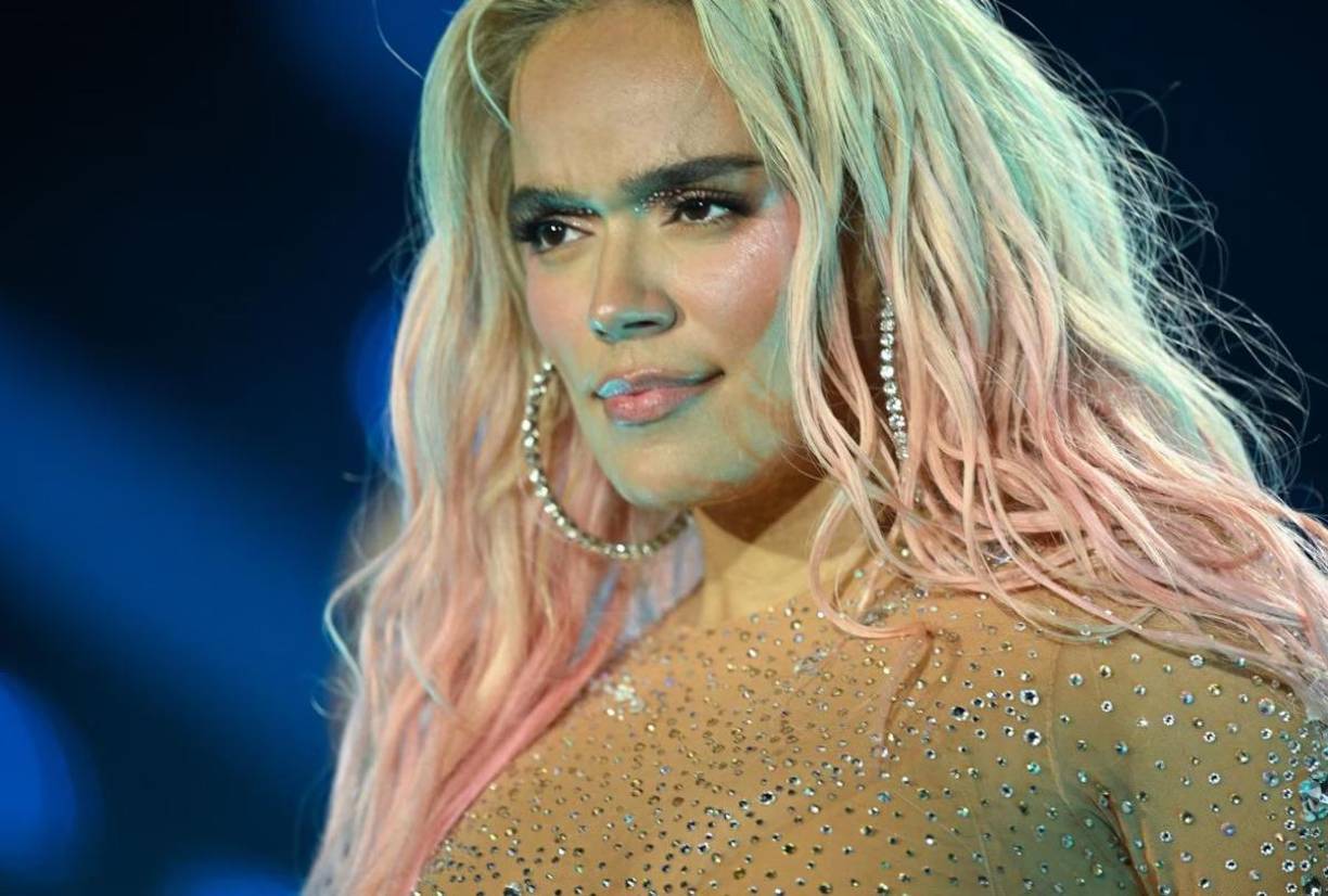 Este miércoles, luego de que el Congreso de la República de Colombia pidiera a la disquera de Karol G (Bichota Records LLC) retirar la canción de las distintas plataformas digitales y el ICBF se ofreciera a capacitar a los artistas en temas de género, apareció una nueva versión.