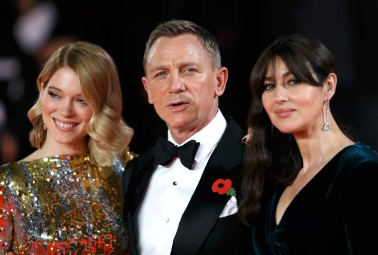 Además de los automóviles lujosos, los gadgets, las intrigas y la pólvora, las películas del Agente 007 brillan por el atractivo visual de sus mujeres.