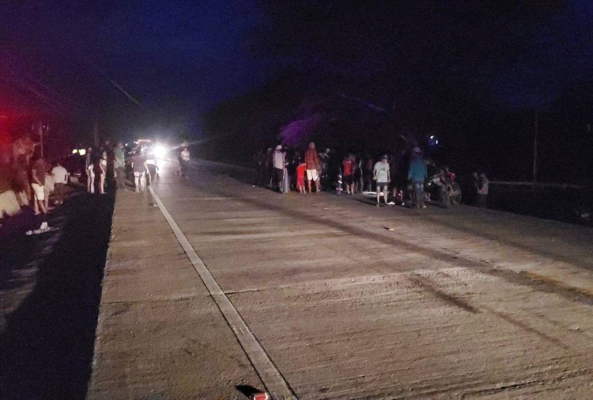 En el accidente se vio involucrado un carro pickup. 