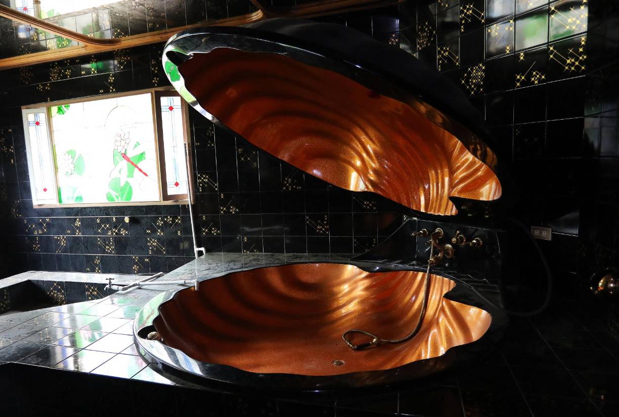 El día de su investidura, el 7 de agosto de 2022, Petro se comprometió a usar los bienes incautados a la mafia como “base de una economía productiva” en beneficio de los más necesitados.