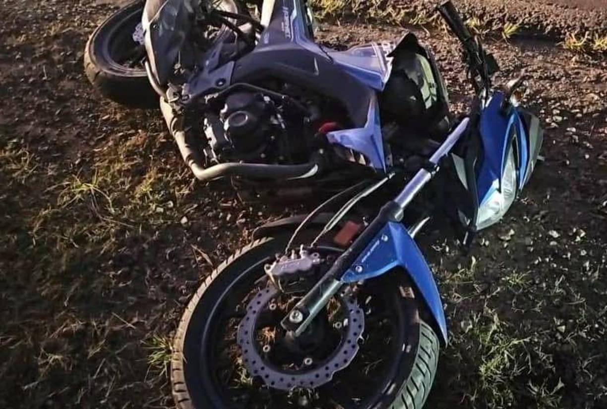 Los accidentes en motocicleta siguen causando luto y dolor en las familias hondureñas. El exceso de velocidad, ingesta de bebidas alcohólicas, falta señalización, iluminación y daños en carreteras son algunas de las causas principales de este tipo de percances. 