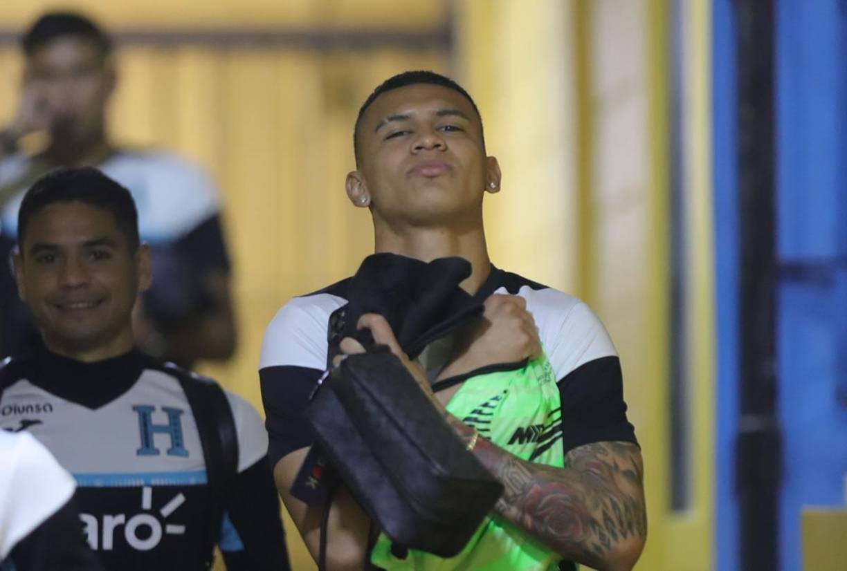 Kervin Arriaga muestra las ganas que tiene de saltar al terreno de las acciones en el medio campo.