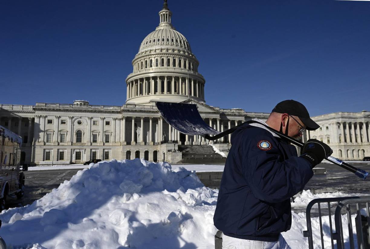 Muchos automovilistas quedaron bloqueados este martes por la mañana en una autopista del noreste de Estados Unidos debido a una nevada que obligó a algunos de ellos a permanecer casi 20 horas en sus vehículos.