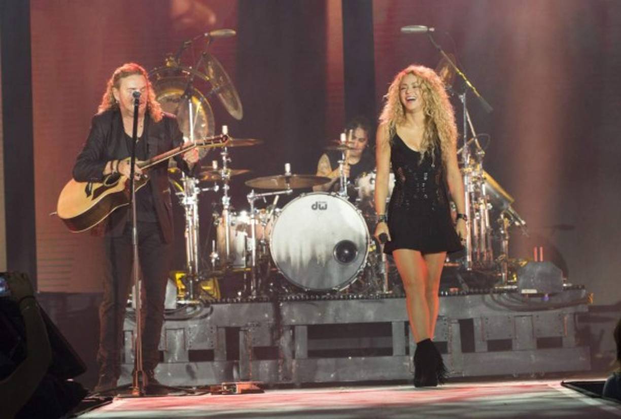 '¡Esta noche tuvimos a una invitada muy especial', publicó el grupo en su perfil oficial de Instagram junto a este vídeo de la actuación.