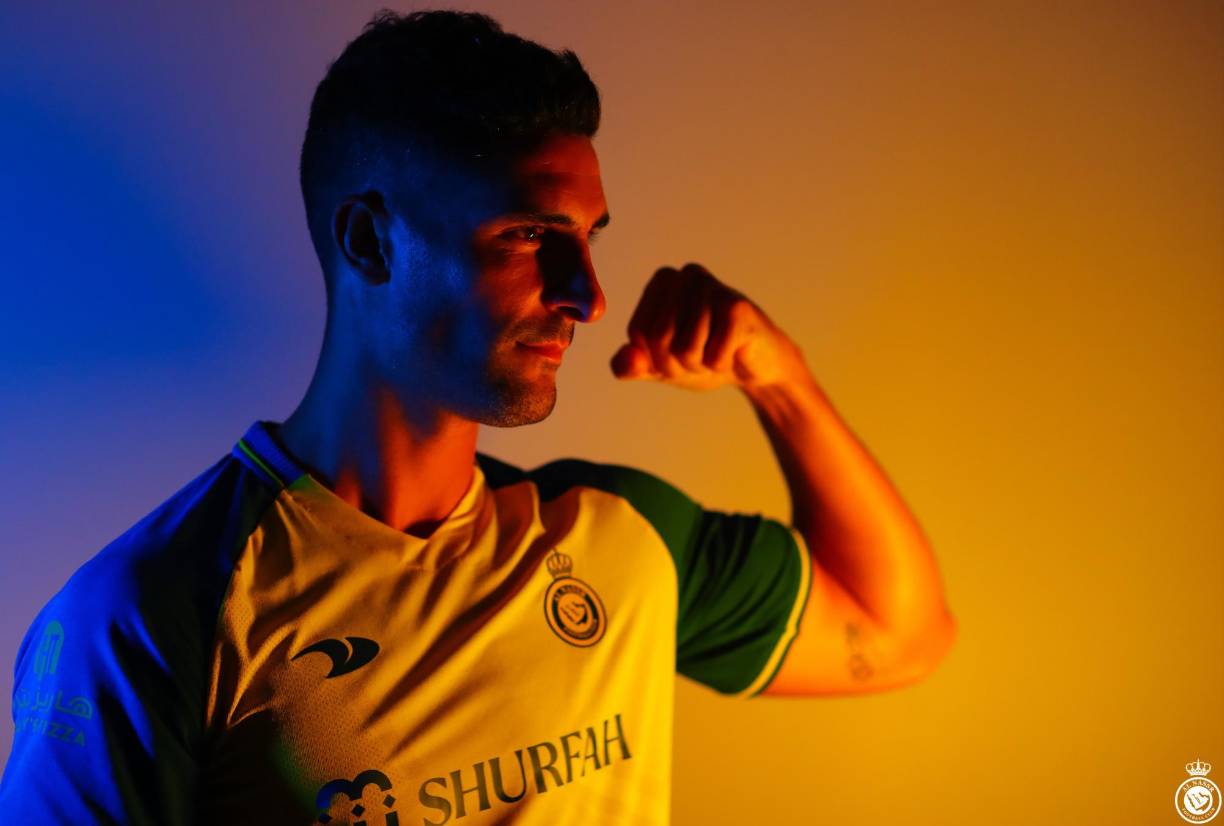 OFICIAL: El defensor español Álvaro Gonzáles es nuevo jugador del Al Nassr. Firma hasta junio de 2024 y llega procedente del Marsella.