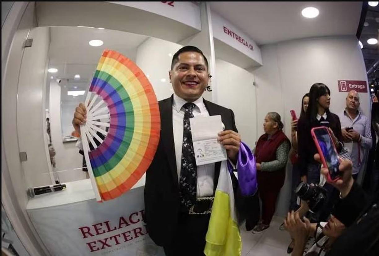 Lo anterior, debido a las múltiples amenazas de muerte que el magistrade recibía a través de redes sociales, así como a los discursos de odio compartidos por la senadora Martha Márquez y al asesinato de Ulises Nava, activista LGBTTTIQ+ ejecutado afuera del Museo Descubre de Aguascalientes ese mismo mes.