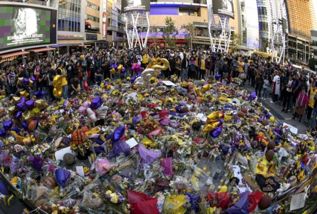 Muchas muestras de cariño para Kobe Bryant en Los Ángeles.