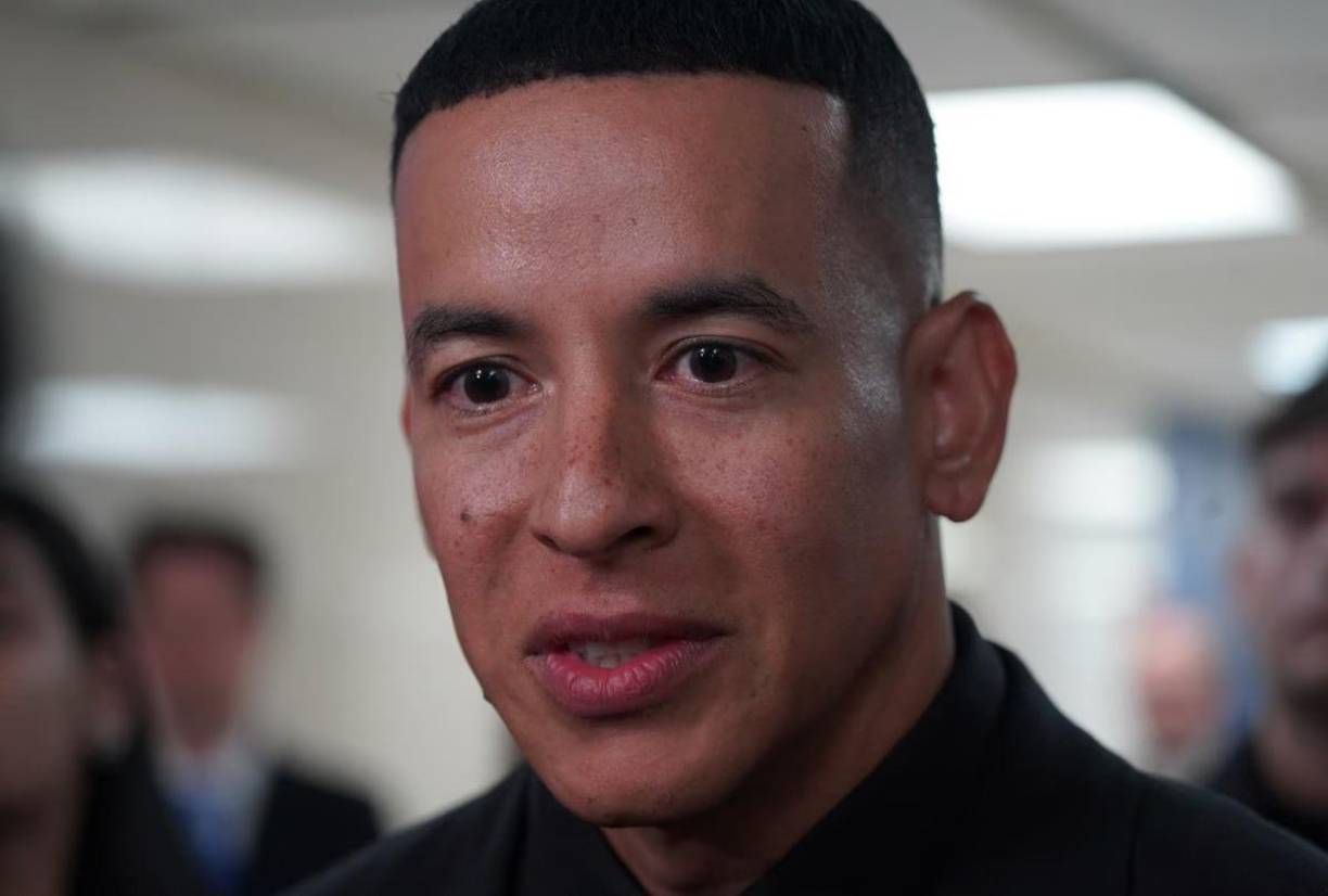 Han sido días muy difíciles para el cantante y compositor Daddy Yankee. Su mediático divorcio de Mireddys González y el desarrollo en los tribunales, han sido episodios que el artista espera dejar atrás en este nuevo año 2025.