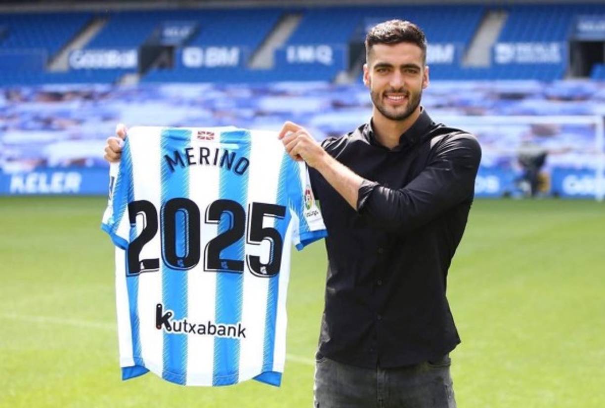 Mikel Merino seguirá en la Real Sociedad hasta 2025. La gran temporada del mediocentro no ha pasado desapercibida en las oficinas del club txuriurdin y no han esperado más que unos días tras la finalización de la Liga y la clasificación para Europa League para aumentar el vínculo que unen a jugador y equipo.