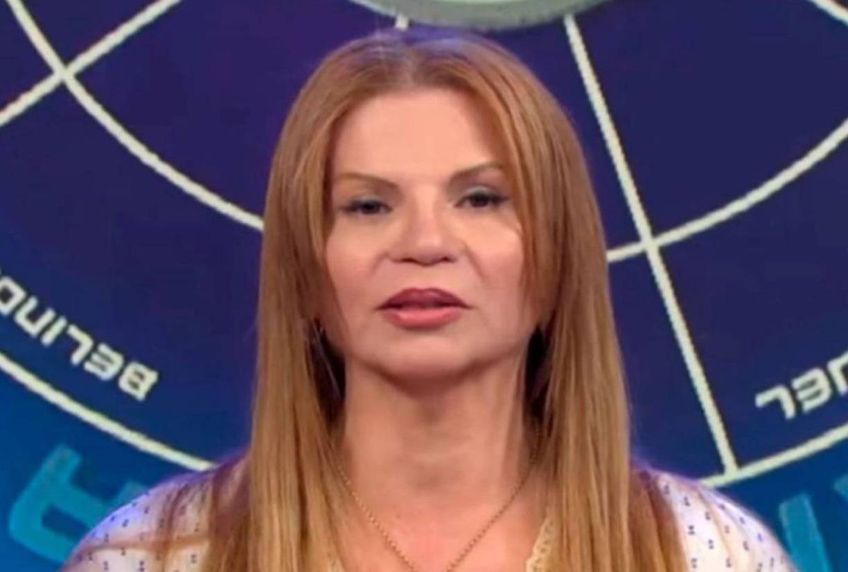 ¿De dónde es Mhoni Vidente? La misma nació biológicamente como hombre en el territorio de Cuba el 21 de marzo de 1977 y su nombre real fue Rafael Martínez de León.