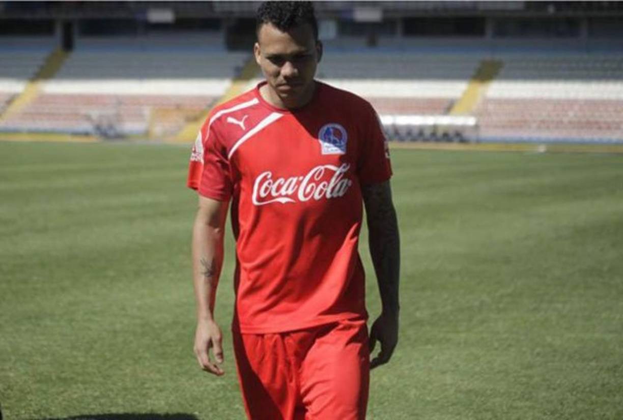 En diciembre del 2015 el volante Arnold Peralta fue asesinado en La Ceiba en el parqueo de un centro comercial. Las investigaciones apuntan que fue por un problema pasional.