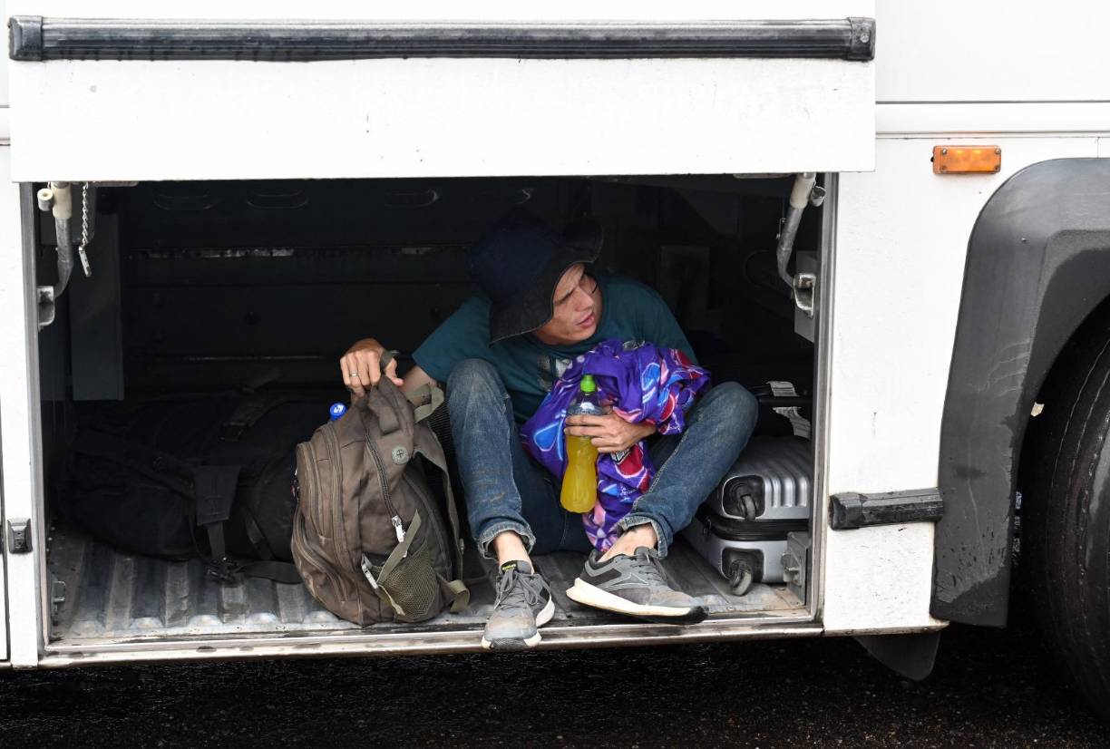 En esta zona tampoco existe una regulación de parte de las autoridades, por lo que empresas de transporte y personas particulares dedicadas al transporte ilegal de personas imponen las tarifas que consideren convenientes y operan a sus anchas.