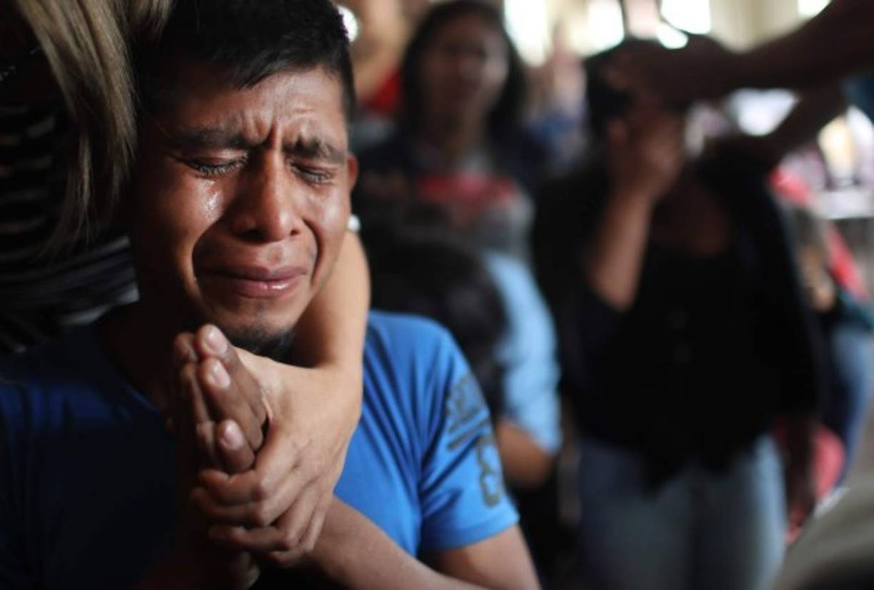 Los inmigrantes, que no evitan llorar a su llegada a territorio estadounidense, han sido recibidos en iglesias, albergues provisionales y en casas de familiares tras ser liberados por la Patrulla Fronteriza.