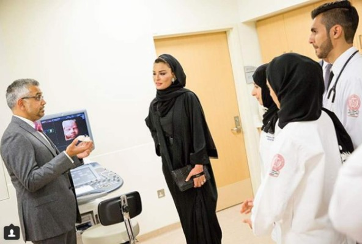 La misma revista indica que en un inicio la calificaron de “prostituta” los sectores más radicales y prosaudíes por haber aparecido con el rostro descubierto.