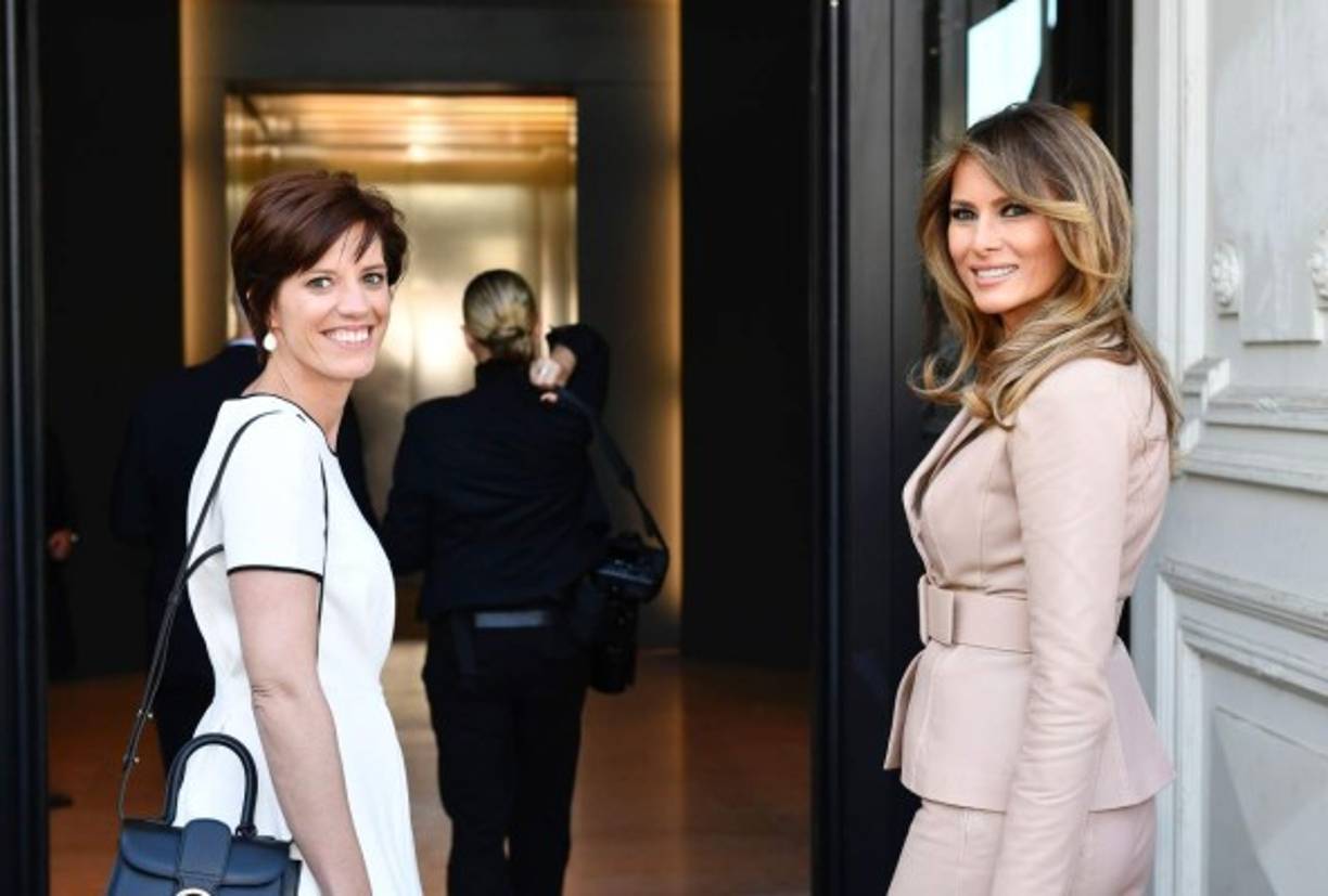 La esposa del primer ministro belga, Amelie Derbaudrenghien fue la anfitriona de la primera dama estadounidense en una visita al museo Magritte, en Bruselas.