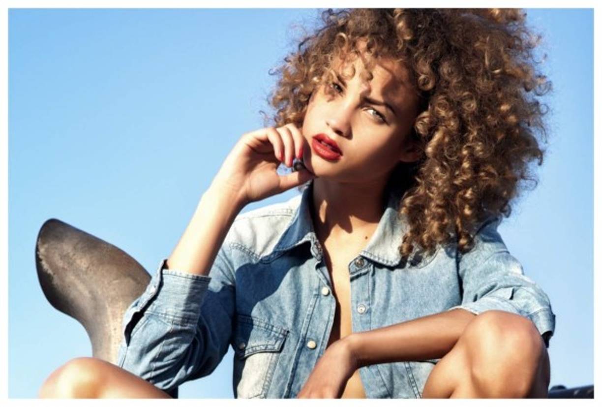 Combina su creciente carrera como modelo con visitas a París, donde reside su actual pareja.