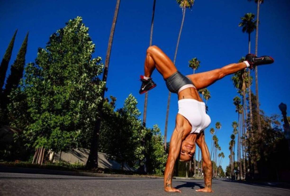 Según su biografía Mandy comenzó su carrera en el mundo del fitness hace casi 20 años cuando.<br/>De niña comenzó a competir en bastón y gimnasia.