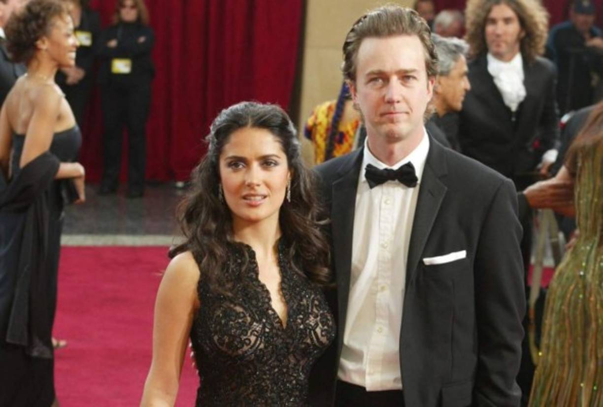 La actriz acudió con su entonces novio, el actor Edward Norton, a la ceremonia de los premios Óscar de 2002.