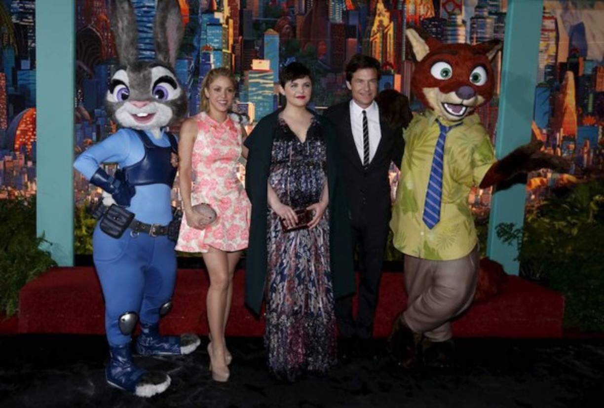 Shakira causó un verdadero revuelo y codeándose con estrellas de Hollywood como Kristen Bell, Jason Bateman, o una embarazadísima Ginnifer Goodwin.